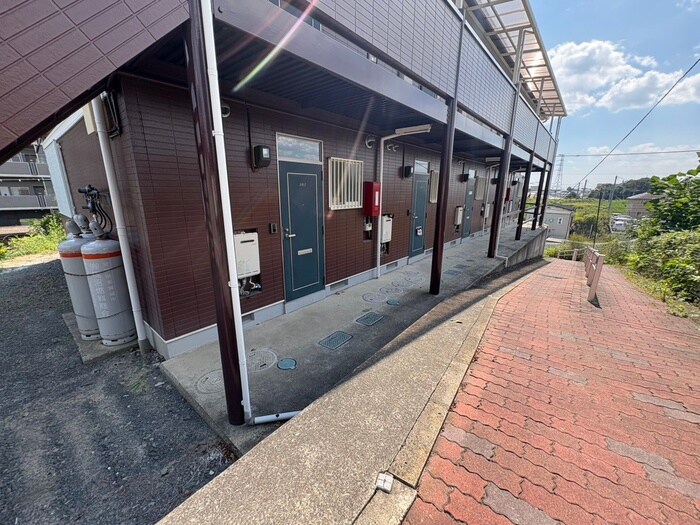 物件外観写真3　(エントランス部分)