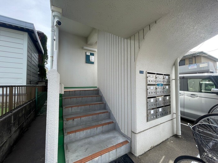 物件外観写真3　(エントランス部分)