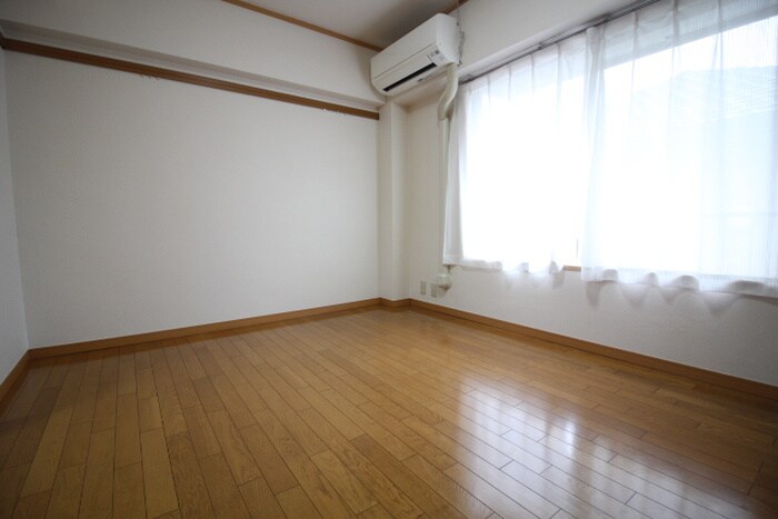 物件内観写真10　(室内からの展望)