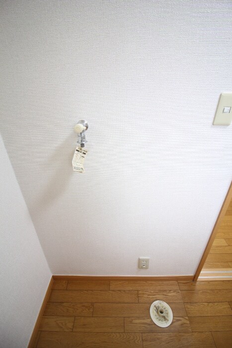 物件内観写真16　(洗濯機置場)