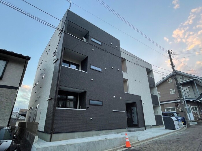 物件外観写真1　(外観写真)