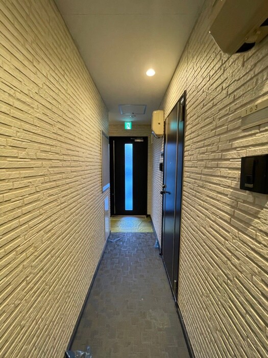 物件外観写真4　(エントランス部分)