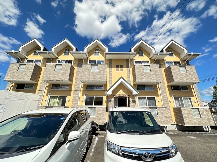 物件外観写真2　(エントランス部分)