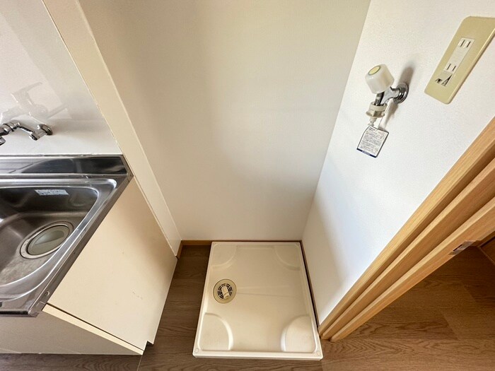 物件内観写真12　(洗濯機置場)