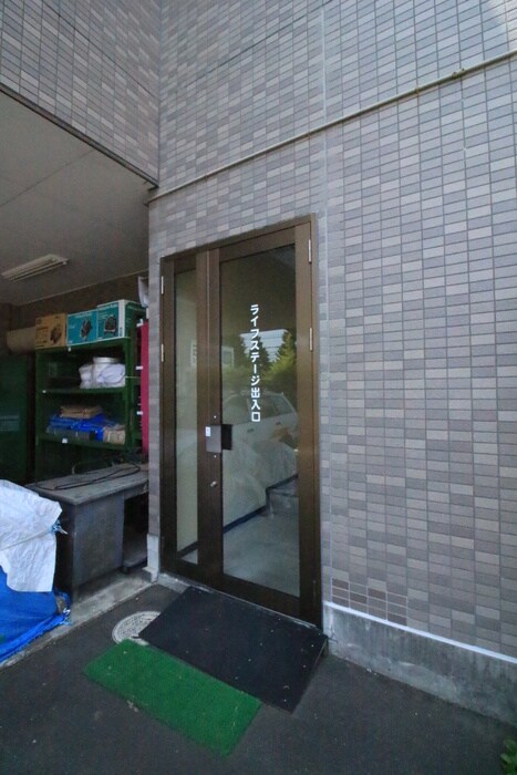 物件外観写真4　(エントランス部分)