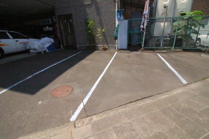物件外観写真5　(駐車場)