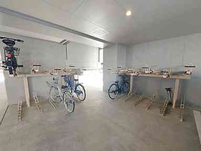 物件外観写真5　(駐輪場)