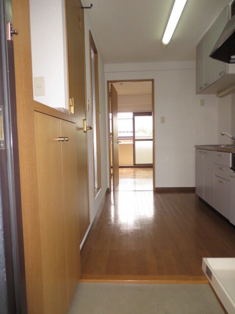 物件内観写真11　(玄関)