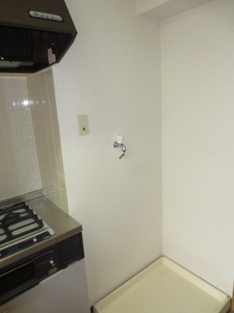 物件内観写真16　(洗濯機置場)