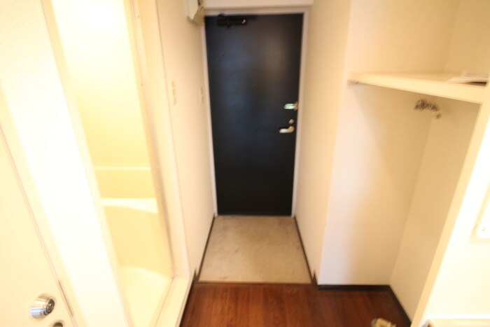 物件内観写真7　(玄関)