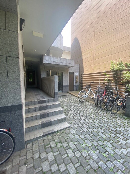 ベルシティ萩野町のエントランス部分