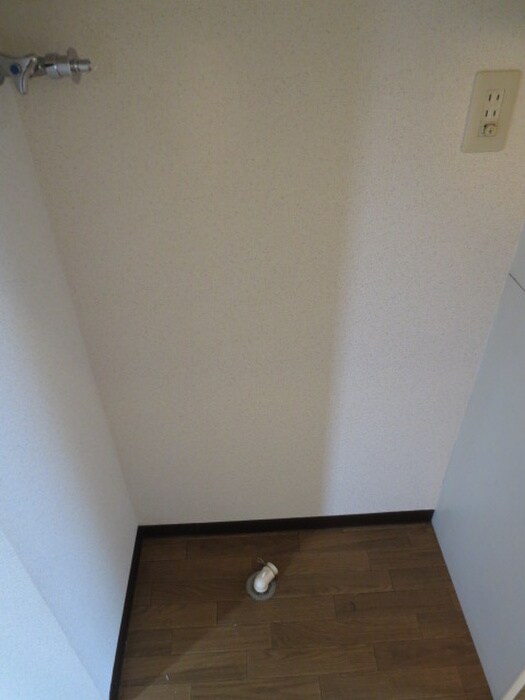 物件内観写真13　(洗濯機置場)