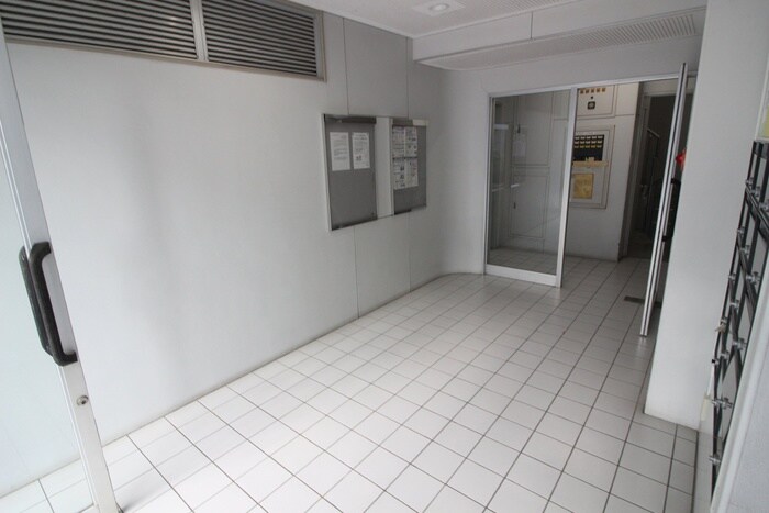 物件外観写真6　(エントランス部分)