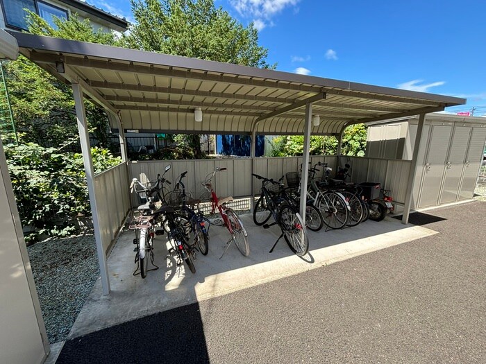 物件外観写真3　(駐輪場)