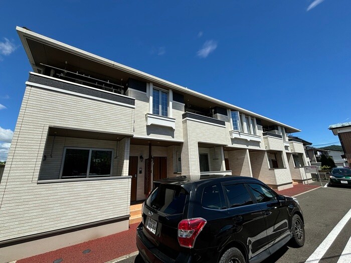 物件外観写真6　(エントランス部分)