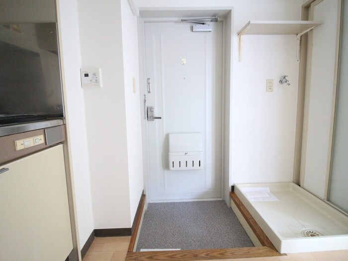 物件内観写真13　(玄関)