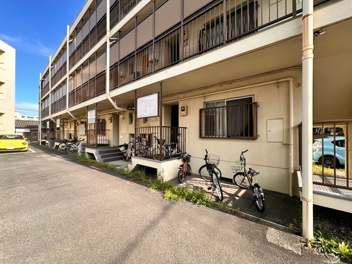 物件外観写真3　(エントランス部分)