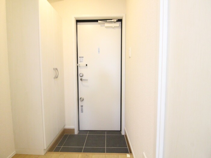 物件内観写真16　(玄関)