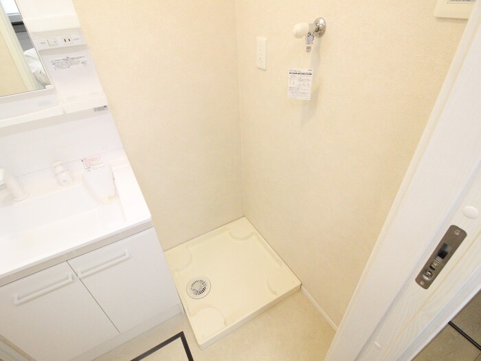 物件内観写真18　(洗濯機置場)