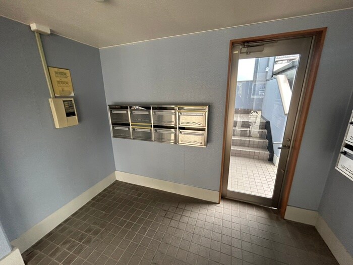 物件外観写真4　(エントランス部分)