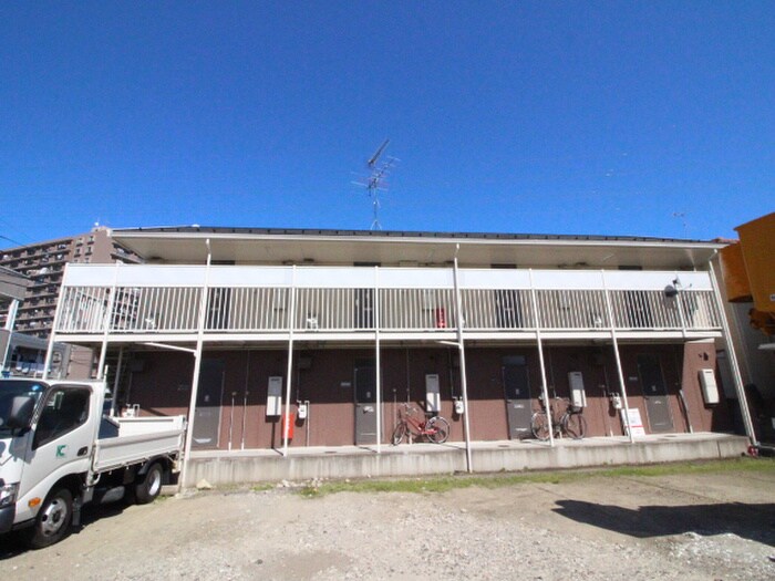 物件外観写真2　(エントランス部分)