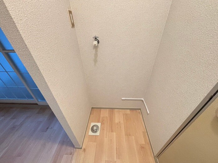 物件内観写真15　(洗濯機置場)