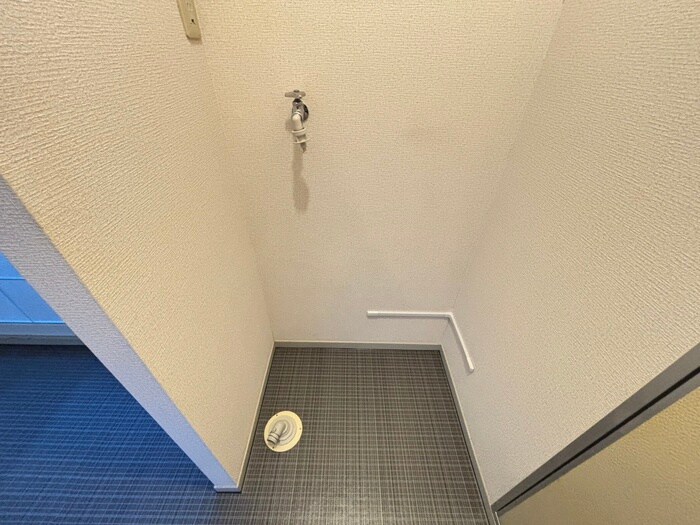 物件内観写真15　(洗濯機置場)