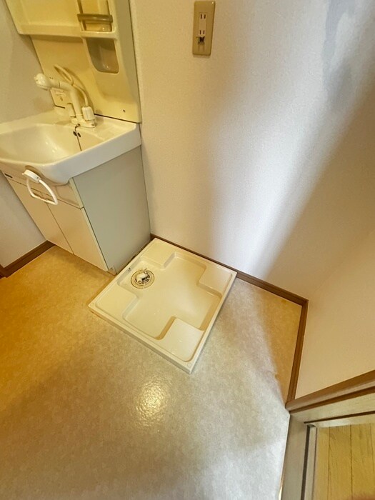 物件内観写真15　(洗濯機置場)