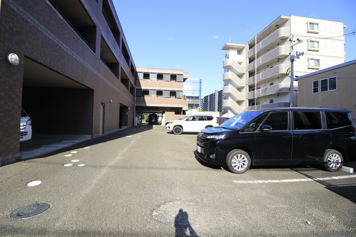 物件外観写真2　(駐車場)