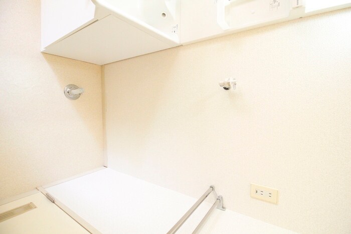 物件内観写真13　(洗濯機置場)