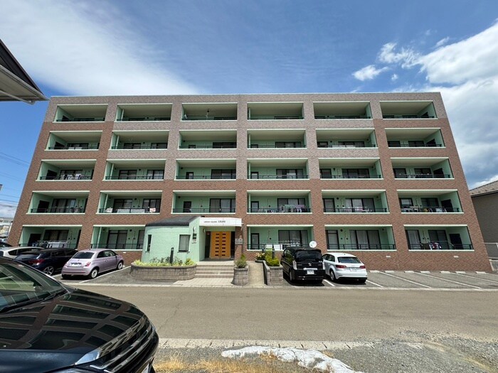 物件外観写真5　(エントランス部分)