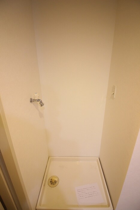 物件内観写真11　(洗濯機置場)
