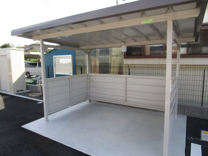 物件外観写真3　(駐輪場)