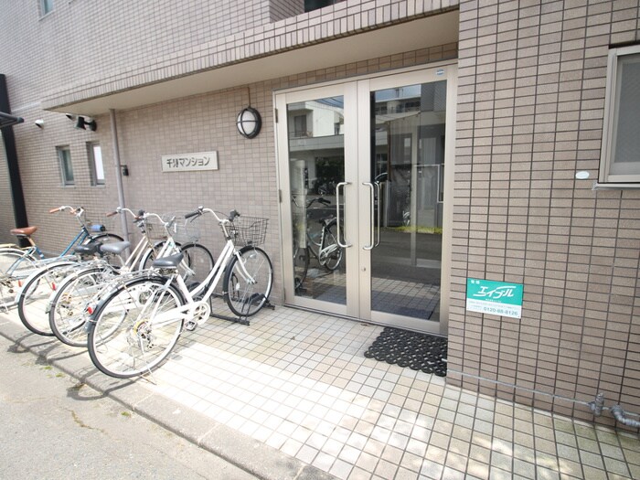 物件外観写真5　(エントランス部分)