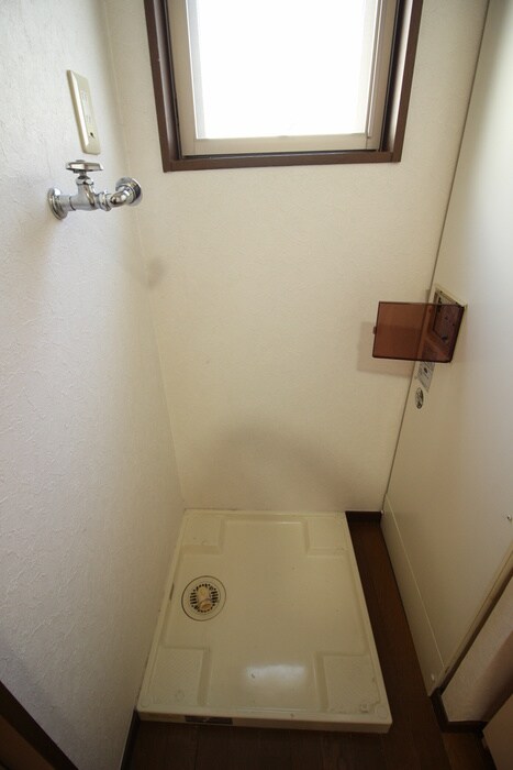 物件内観写真14　(洗濯機置場)