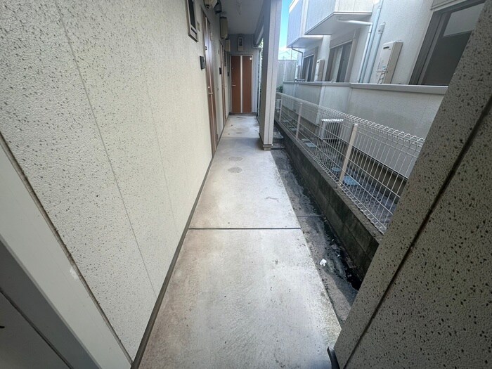 物件外観写真3　(エントランス部分)