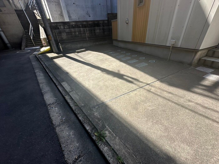 物件外観写真5　(駐車場)