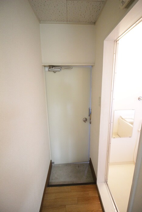 物件内観写真8　(玄関)