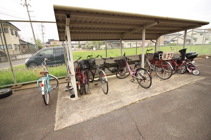 物件外観写真3　(駐輪場)