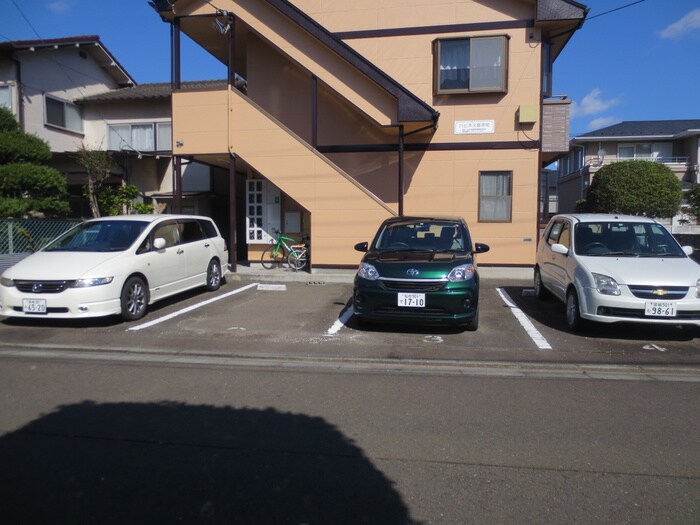 物件外観写真6　(駐車場)