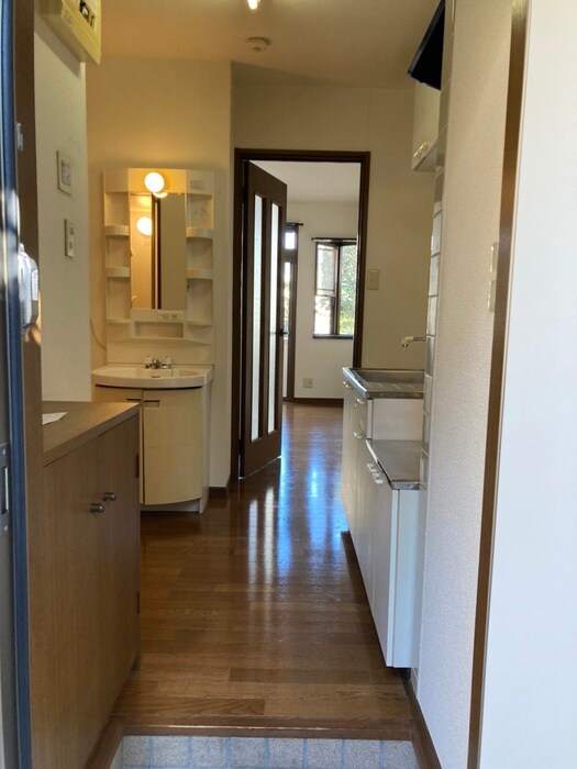 物件内観写真18　(玄関)