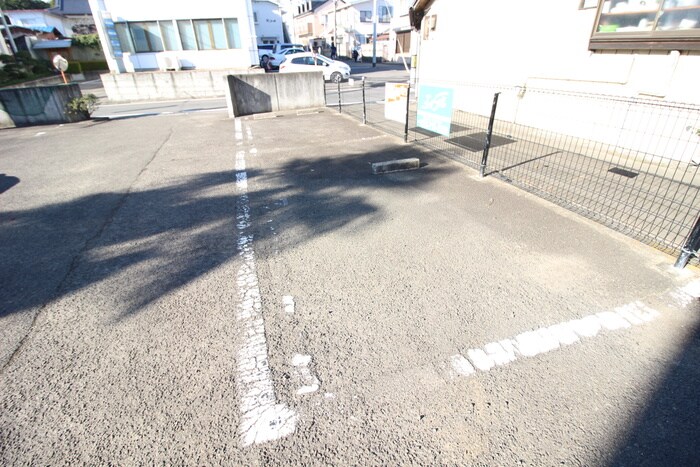 物件外観写真3　(駐車場)