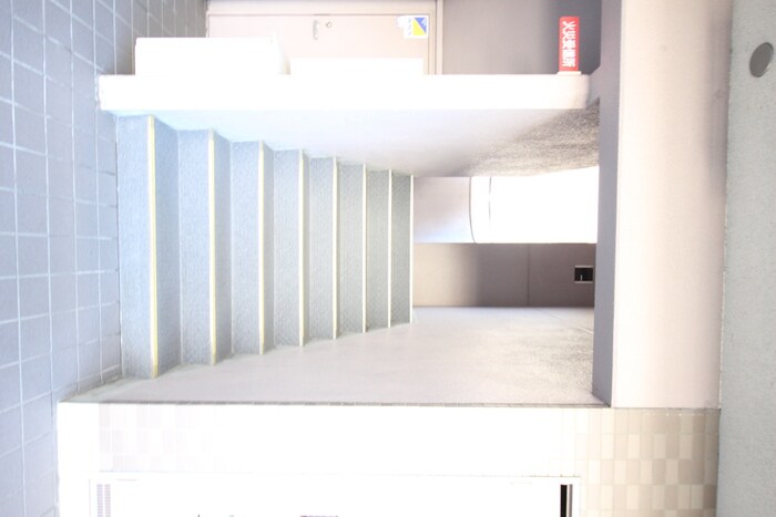 物件外観写真4　(エントランス部分)