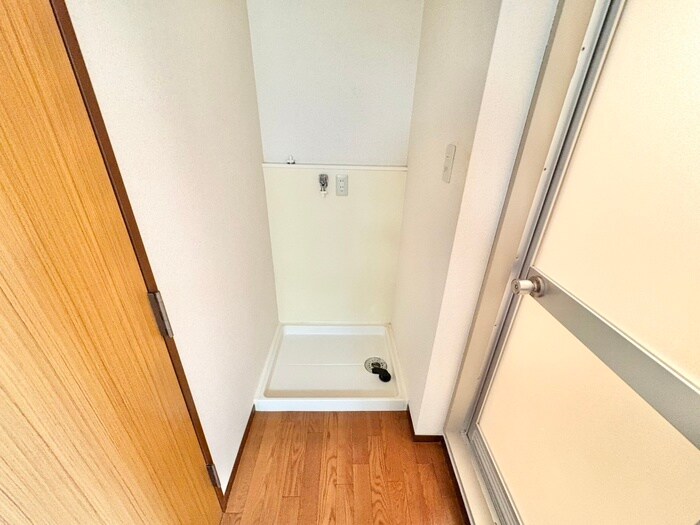 物件内観写真15　(洗濯機置場)