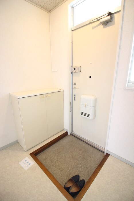 物件内観写真8　(玄関)