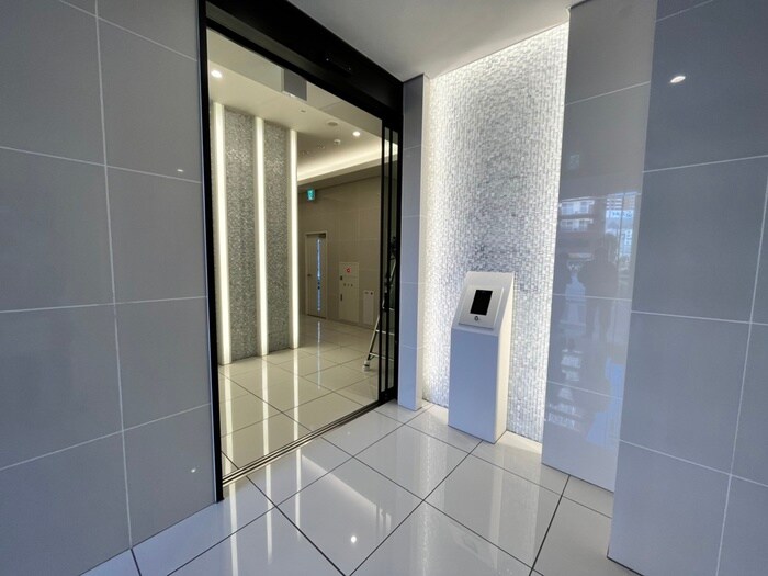 物件外観写真3　(エントランス部分)