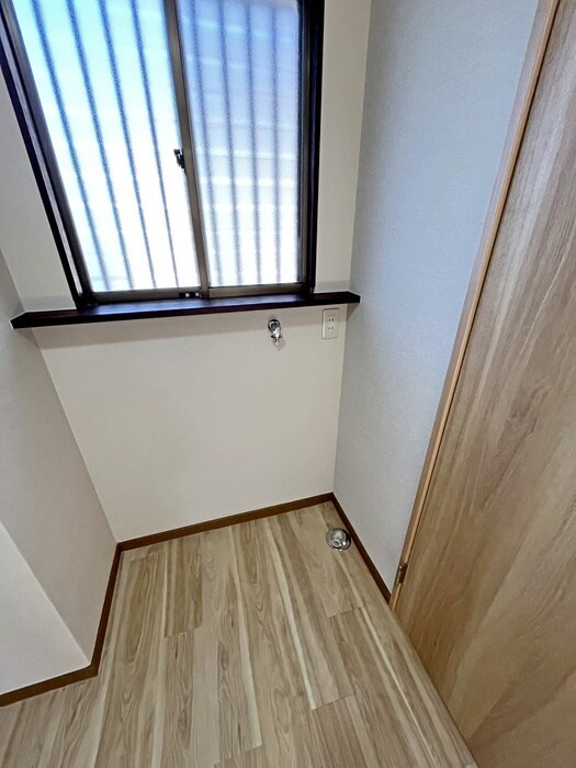 物件内観写真12　(洗濯機置場)