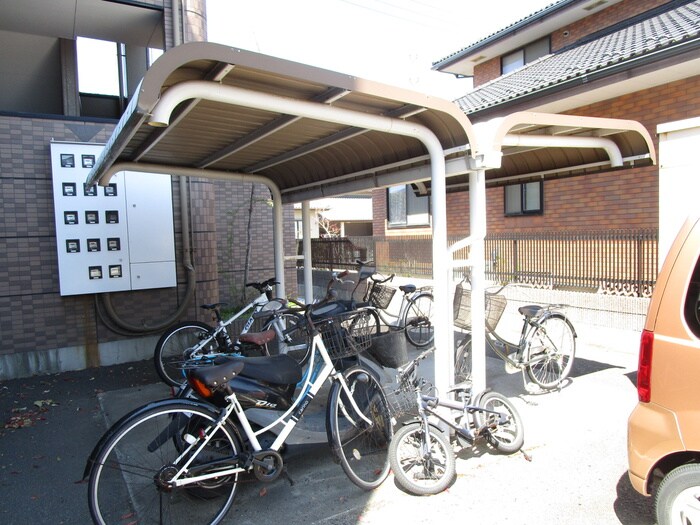 物件外観写真6　(駐輪場)