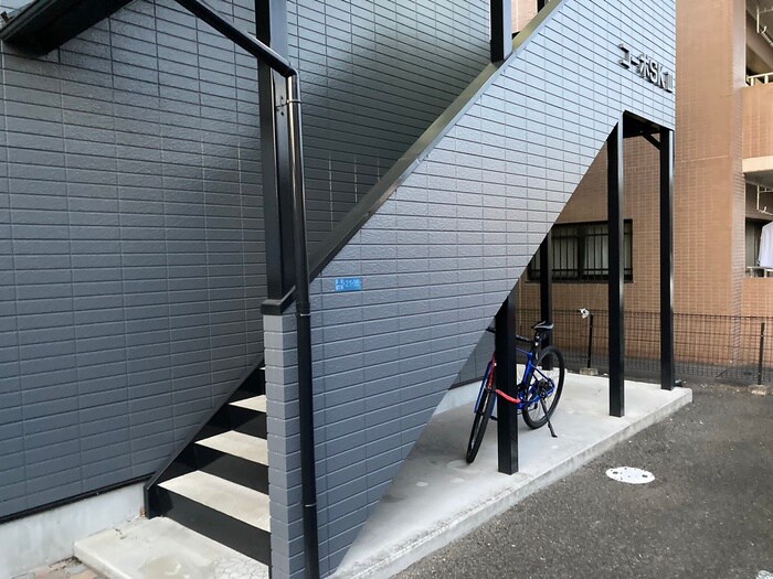 物件外観写真4　(エントランス部分)