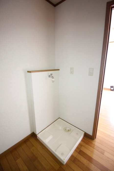 物件内観写真16　(洗濯機置場)